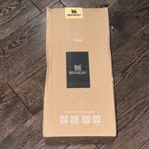 Stanley THE BLACK CHROMA QUENCHER H2.0 FLOWSTATE™ TUMBLER | 40 OZ